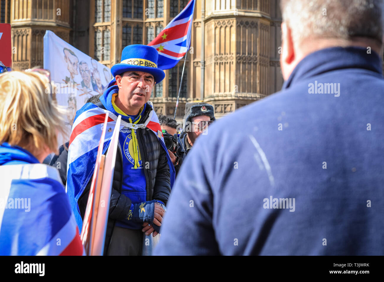 Westminster, Londra, UK, 10 aprile 2019. Pro e contro manifestanti Brexit rally al di fuori le case o il parlamento di Westminster, come Theresa Maggio è ancora una volta a Bruxelles a negoziare su una estensione Brexit. Alcuni proteters entrare in un dibattito. Credito: Imageplotter/Alamy Live News Foto Stock