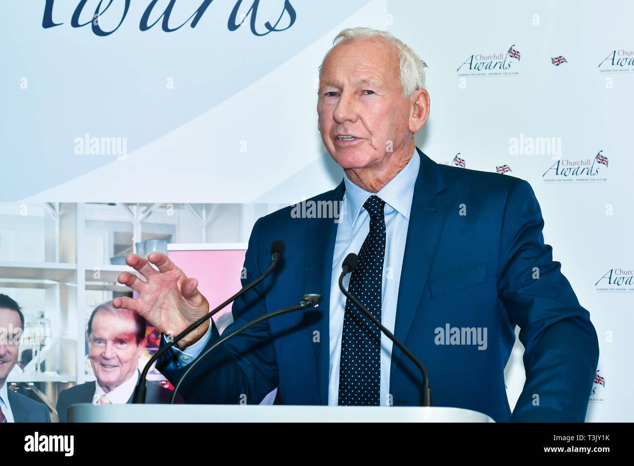 Londra, Regno Unito. Decimo Apr, 2019. Vincitore di Sport - Bob Wilson OBE il 7° Churchill Awards premiano i successi di oltre 65's a Claridge Hotel il 10 marzo 2019, Londra, Regno Unito. Credito: Picture Capital/Alamy Live News Foto Stock