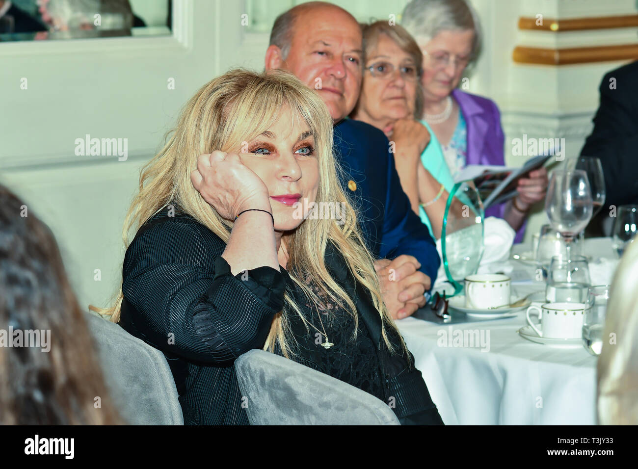 Londra, Regno Unito. Decimo Apr, 2019. Helen Lederer assiste il 7° Churchill Awards premiano i successi di oltre 65's a Claridge Hotel il 10 marzo 2019, Londra, Regno Unito. Credito: Picture Capital/Alamy Live News Foto Stock