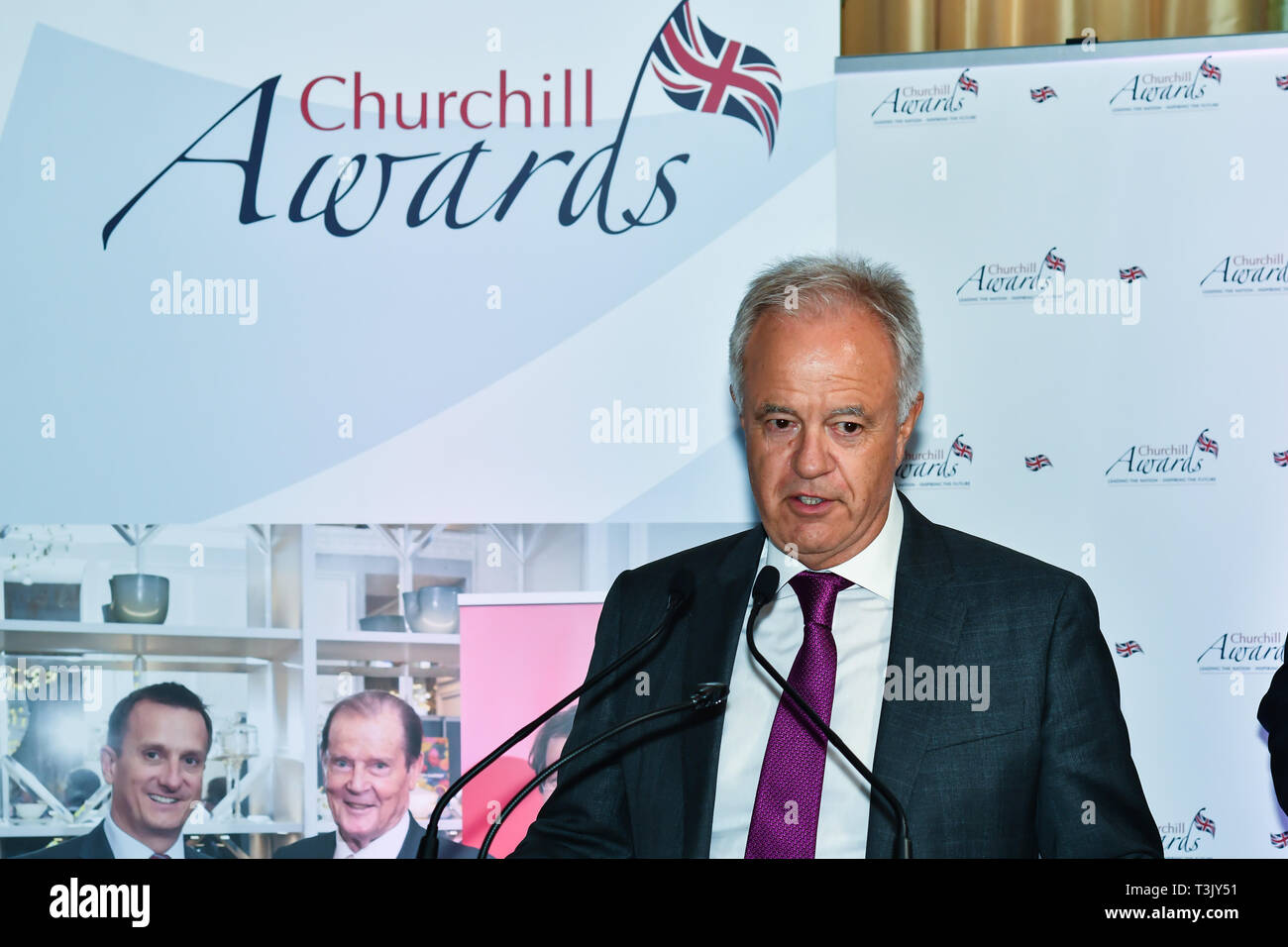 Londra, Regno Unito. Decimo Apr, 2019. Martin giovani presenta la settima annuale di Churchill Awards premiano i successi di oltre 65's a Claridge Hotel il 10 marzo 2019, Londra, Regno Unito. Credito: Picture Capital/Alamy Live News Foto Stock