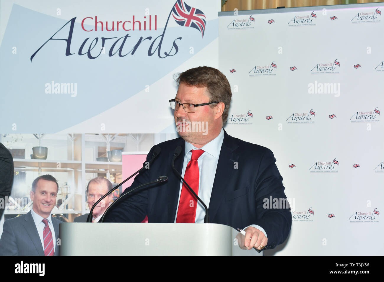 Londra, Regno Unito. Decimo Apr, 2019. Rupert Bates presentatore della 7° Churchill Awards premiano i successi di oltre 65's a Claridge Hotel il 10 marzo 2019, Londra, Regno Unito. Credito: Picture Capital/Alamy Live News Foto Stock