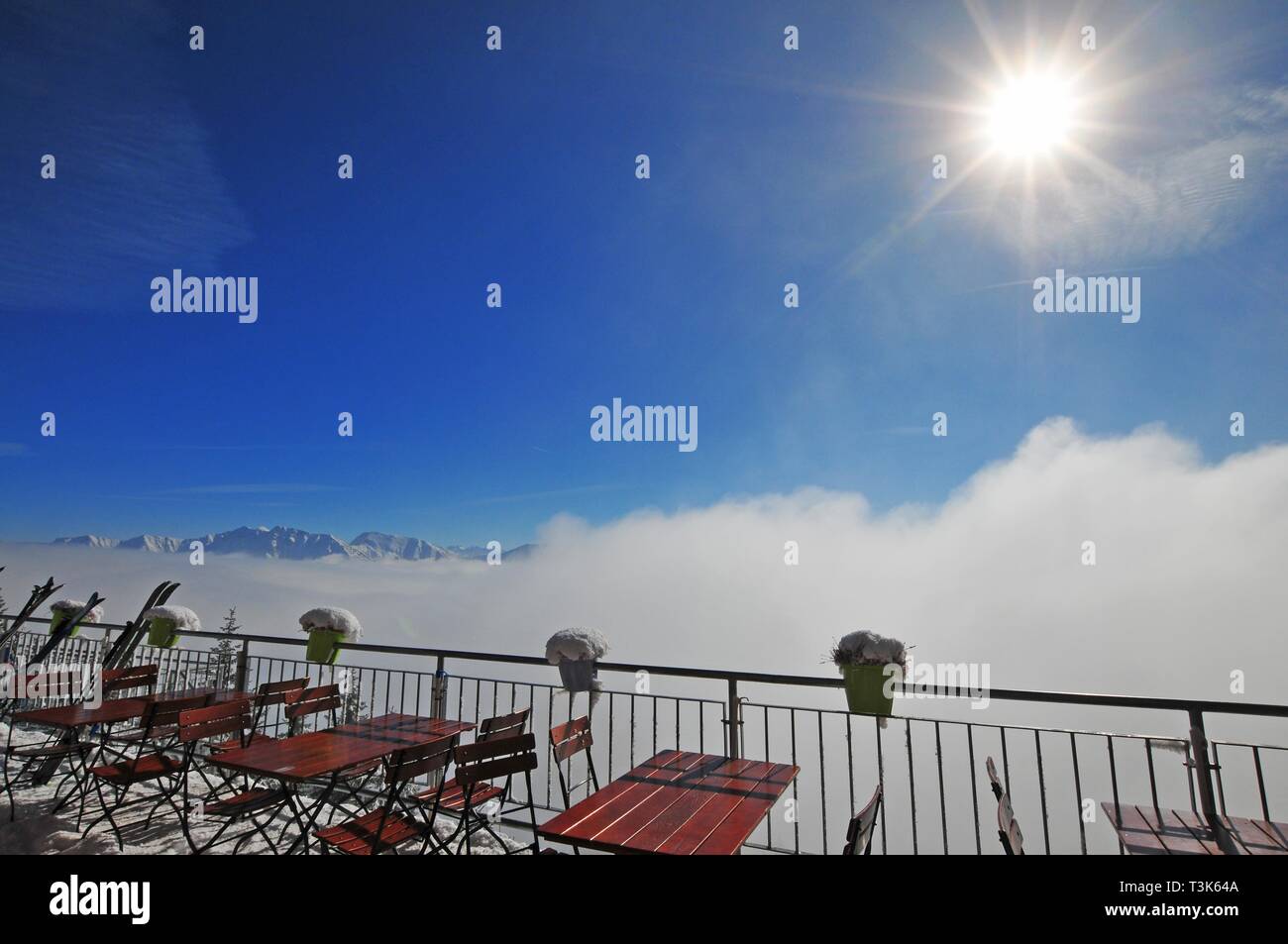 Vista dalla stazione a monte del Laberbergbahn, Oberammergau al Laber, sullo sfondo le montagne di Ammergau, Baviera, Germania, Europa Foto Stock