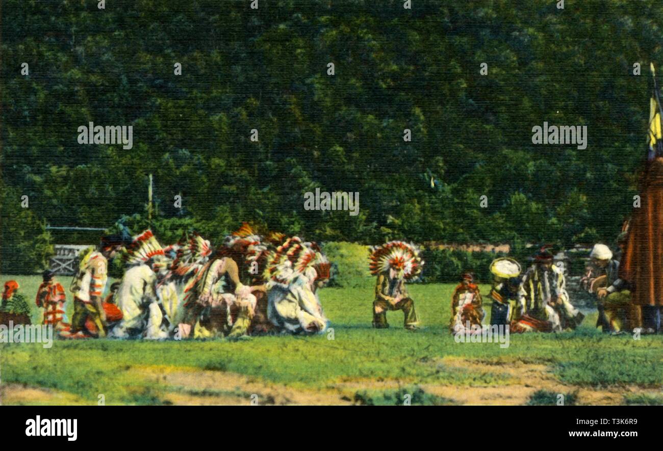 "Cherokee indiani in pieno Costume nativo in una delle loro danze cerimoniali - Su indiani Cherokee rese creatore: sconosciuto. Foto Stock