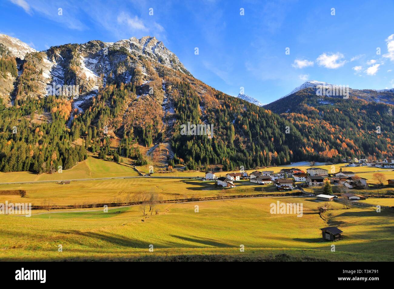 Feichten in Kaunertal, sullo sfondo la Schweikert (2879 m), in tirolo Austria, Europa Foto Stock