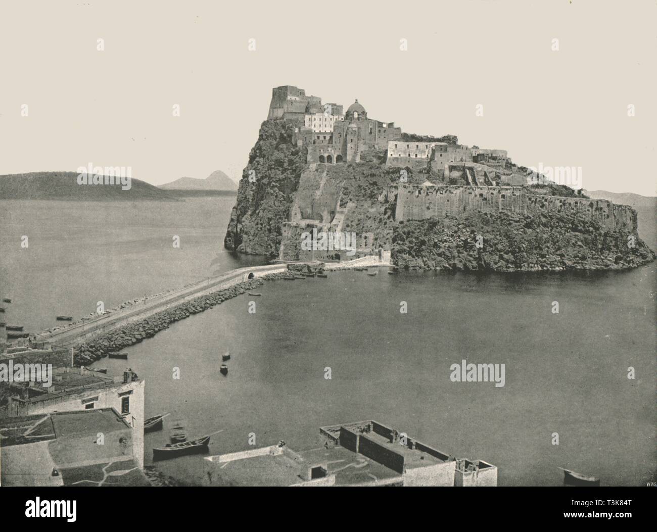 Castello Aragonese, Ischia, Italia, 1895. Creatore: W & S Ltd. Foto Stock