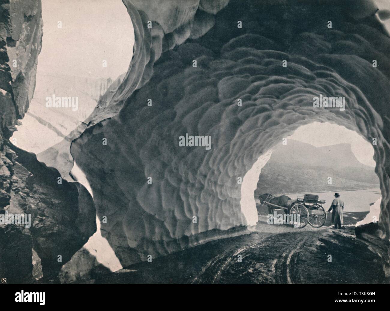 'Tunnel attraverso la neve, Hauklid Pass.", 1914. Creatore: sconosciuto. Foto Stock