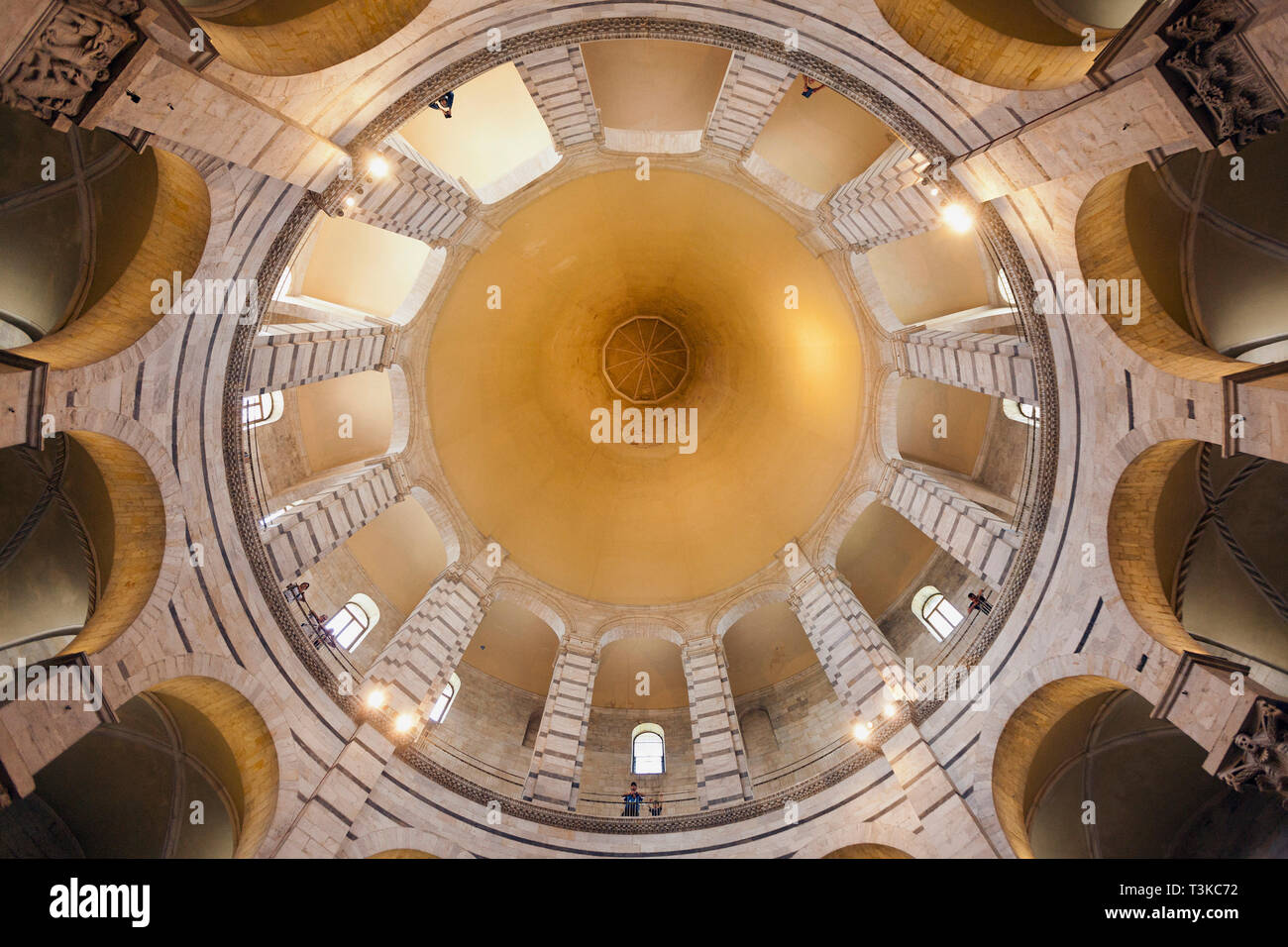 Battistero di pisa interni colonne immagini e fotografie stock ad alta ...