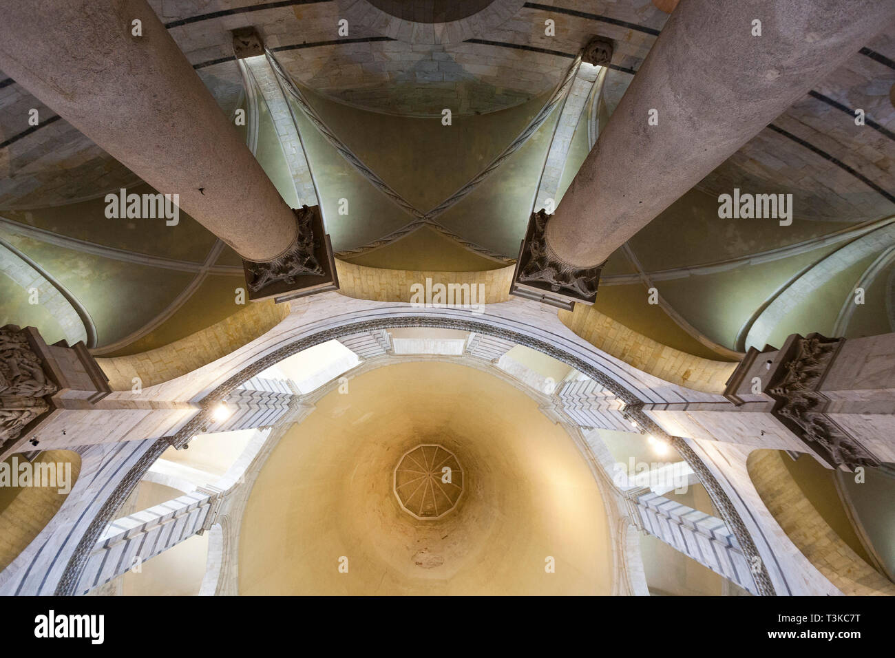 Battistero di pisa interni colonne immagini e fotografie stock ad alta ...