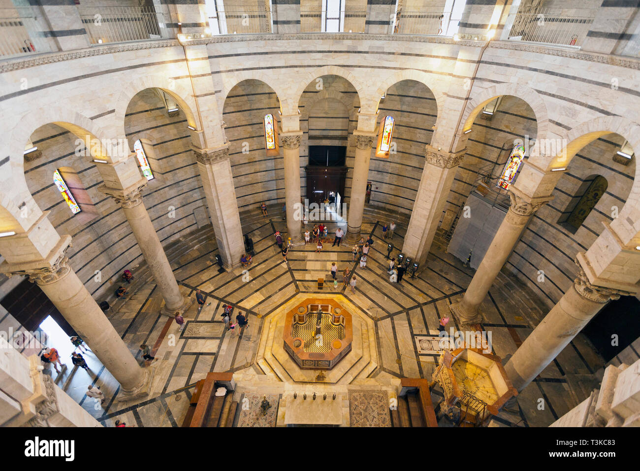 Battistero di pisa interni colonne immagini e fotografie stock ad alta ...