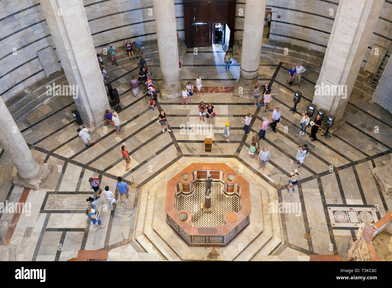 Battistero di pisa interni colonne immagini e fotografie stock ad alta ...