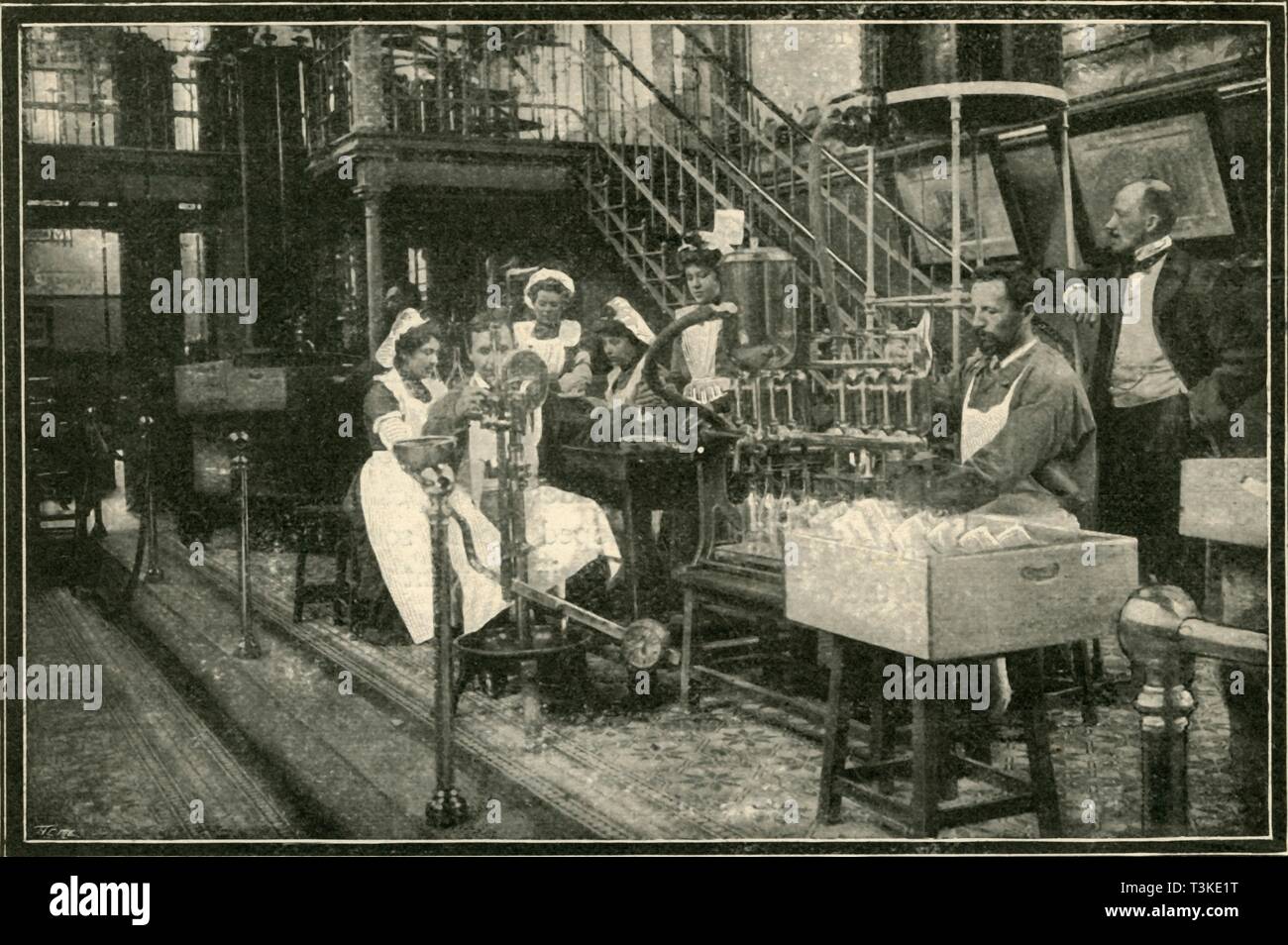 "Questo è l'interno di uno degli zar's distillerie.', 1901. Creatore: sconosciuto. Foto Stock