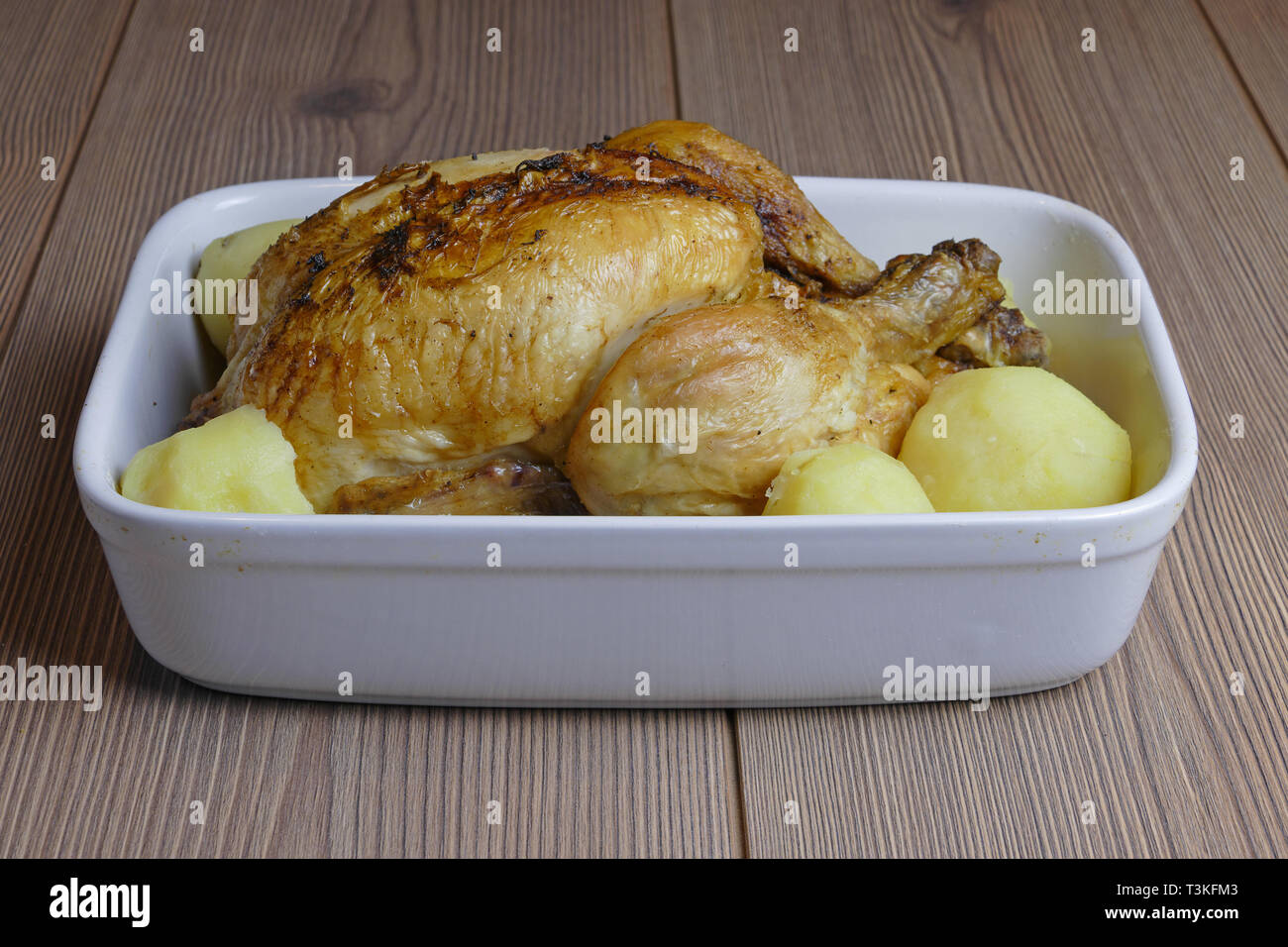 Pollo arrosto in un piatto Foto Stock