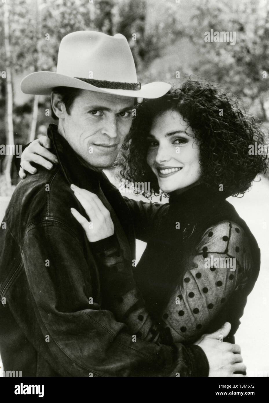 Willem Dafoe e Mary Elizabeth Mastrantonio nel film White Sands, 1992 Foto Stock