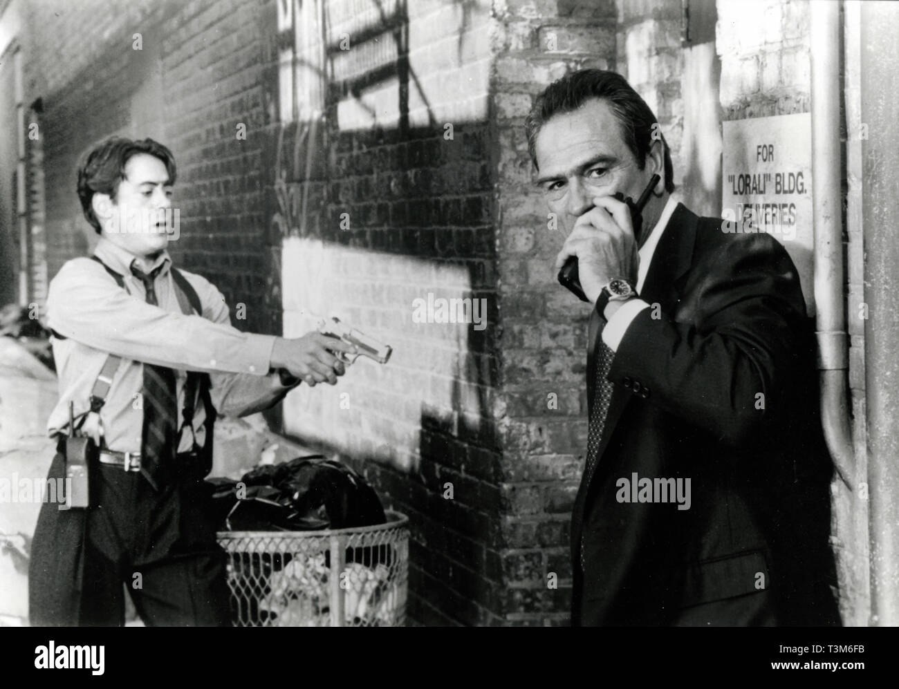 Robert Downey Jr e Tommy Lee Jones nel film U.S. Esegue il marshalling, 1998 Foto Stock