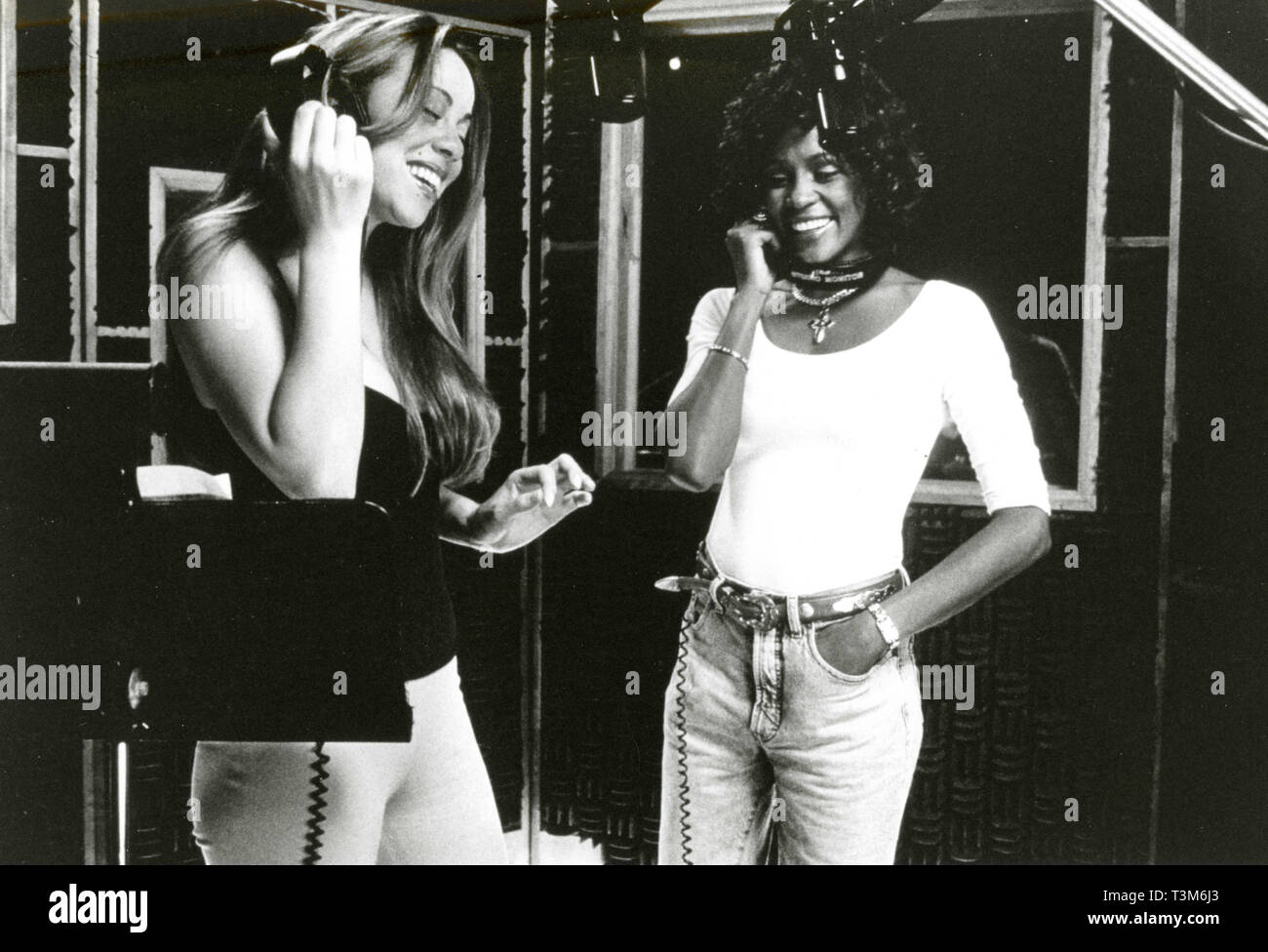 Mariah Carey e Whitney Houston mentre il doppiaggio il principe di Egitto, 1998 Foto Stock