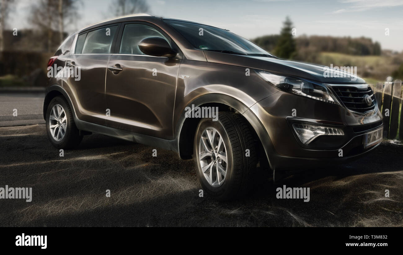 Marienheide, Germania - 08.Gennaio 2018: di una Kia Sportage lavorata come una immagine illustrativa. Foto Stock