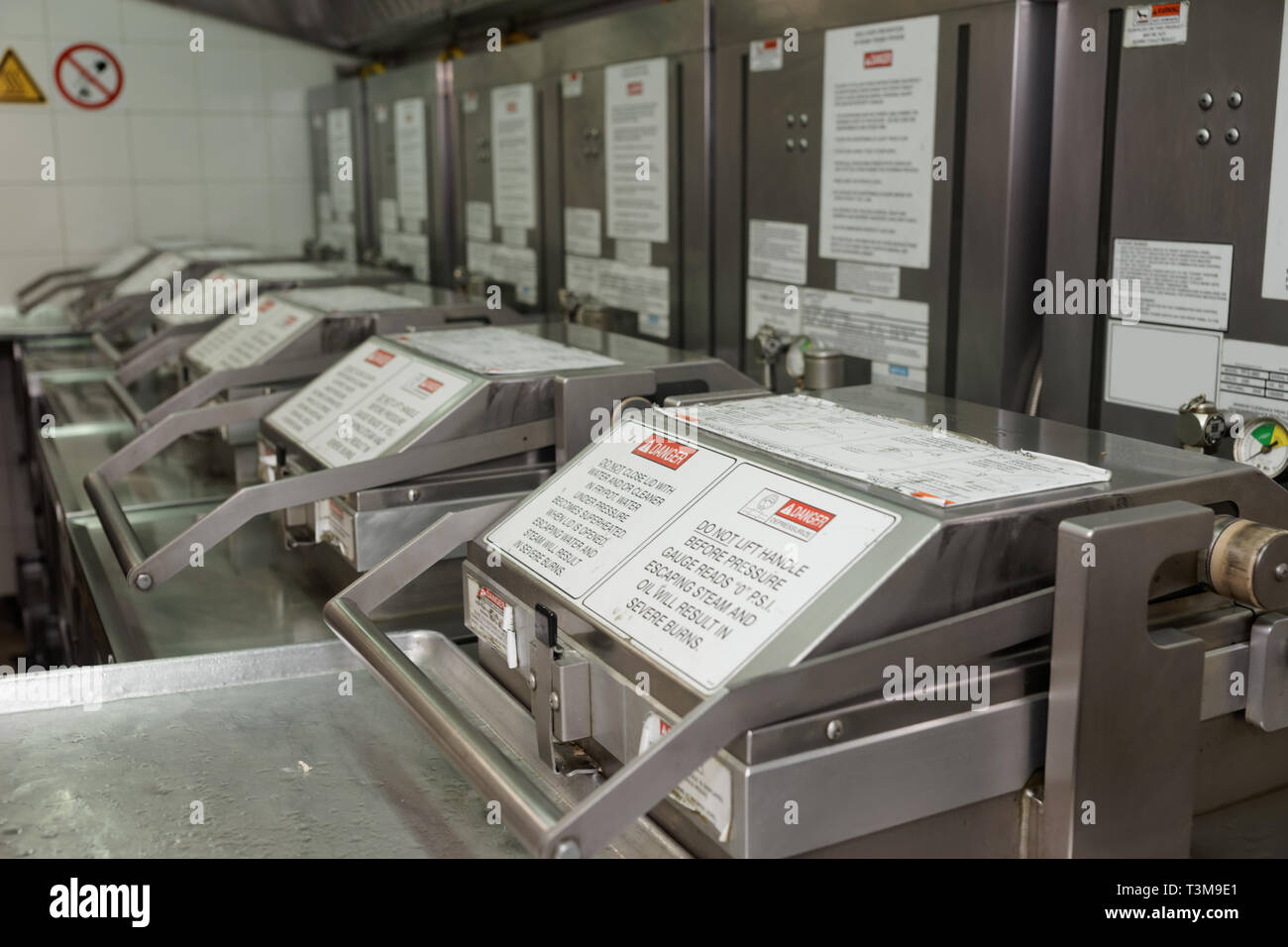 Friggitrice sul ristorante cucina, marchi rimosso Foto Stock