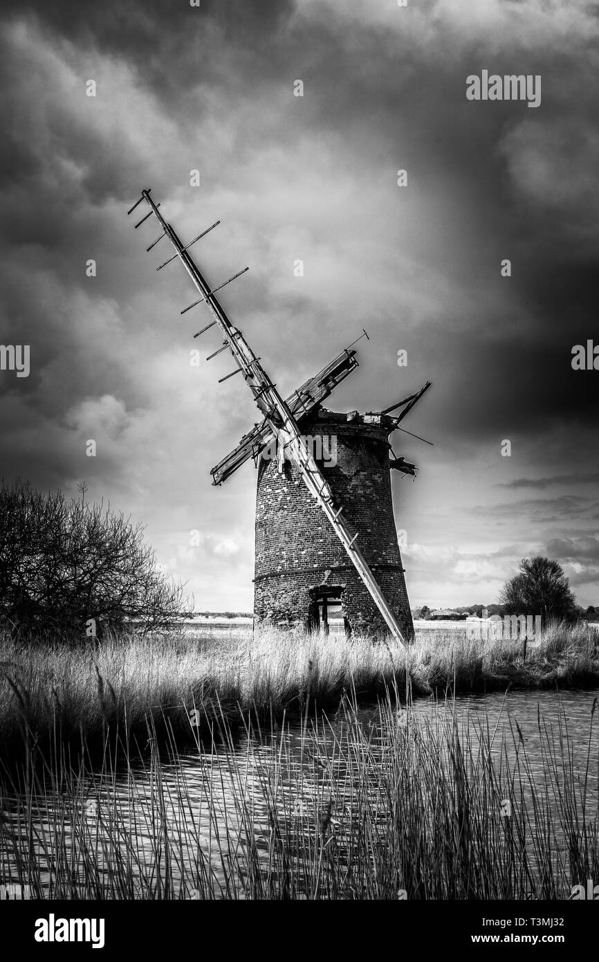 Mulino Brograve windpump su Norfolk Broads Foto Stock