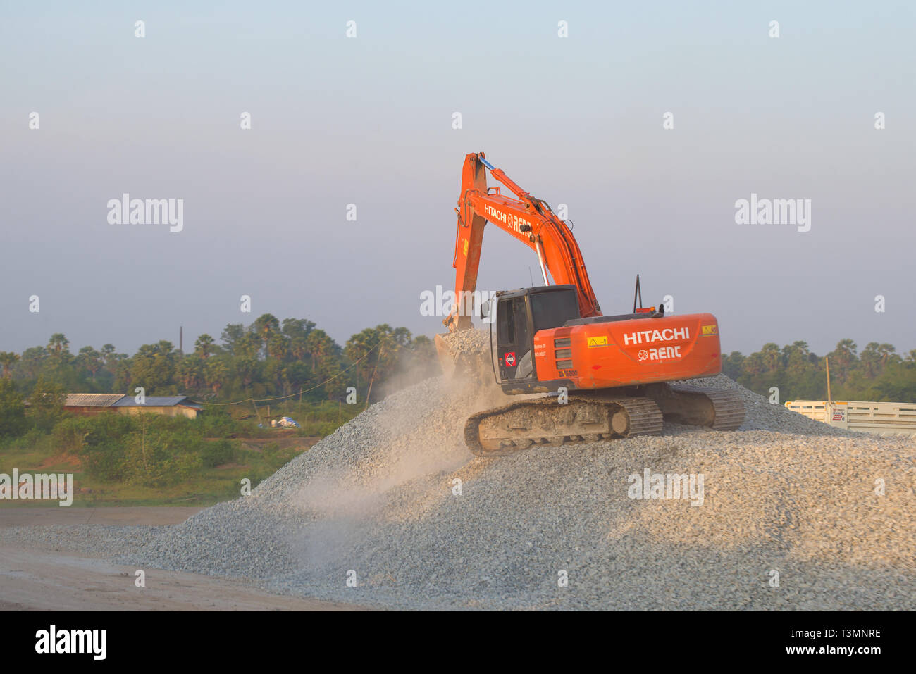 CHA-AM, Tailandia - 13 dicembre 2018: Hitachi escavatore cingolato al lavoro Foto Stock