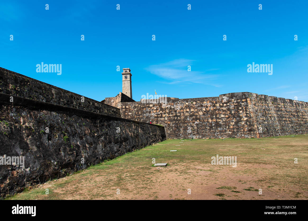 Forte Galle torre dell orologio in Sri Lanka in una giornata di sole Foto Stock