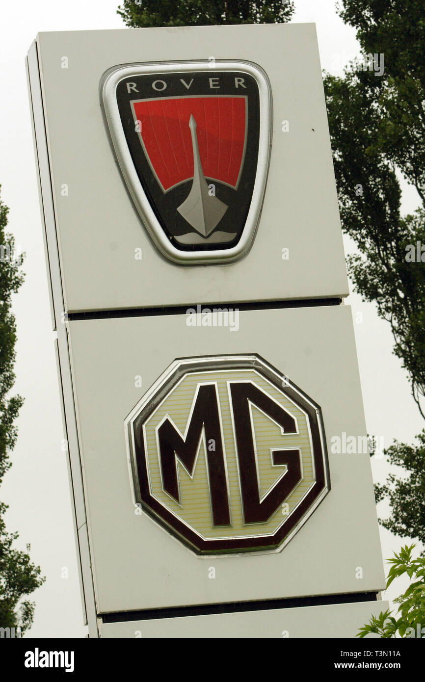 Il logo di MG Rover Group al di fuori dei cancelli principali, Longbridge, Birmingham 24/07/2005 Foto Stock