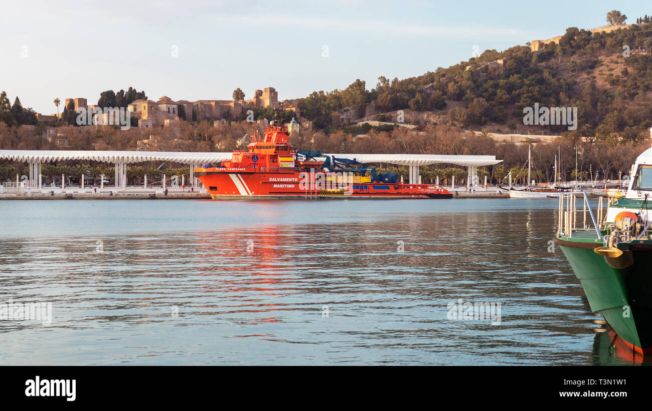 Il Clara Campoamor, un 80 metri, 3050 tonnellate, multiuso, Rescue, traino, recupero, le immersioni e il recupero di petrolio inquinamento natante di controllo. La nave Foto Stock