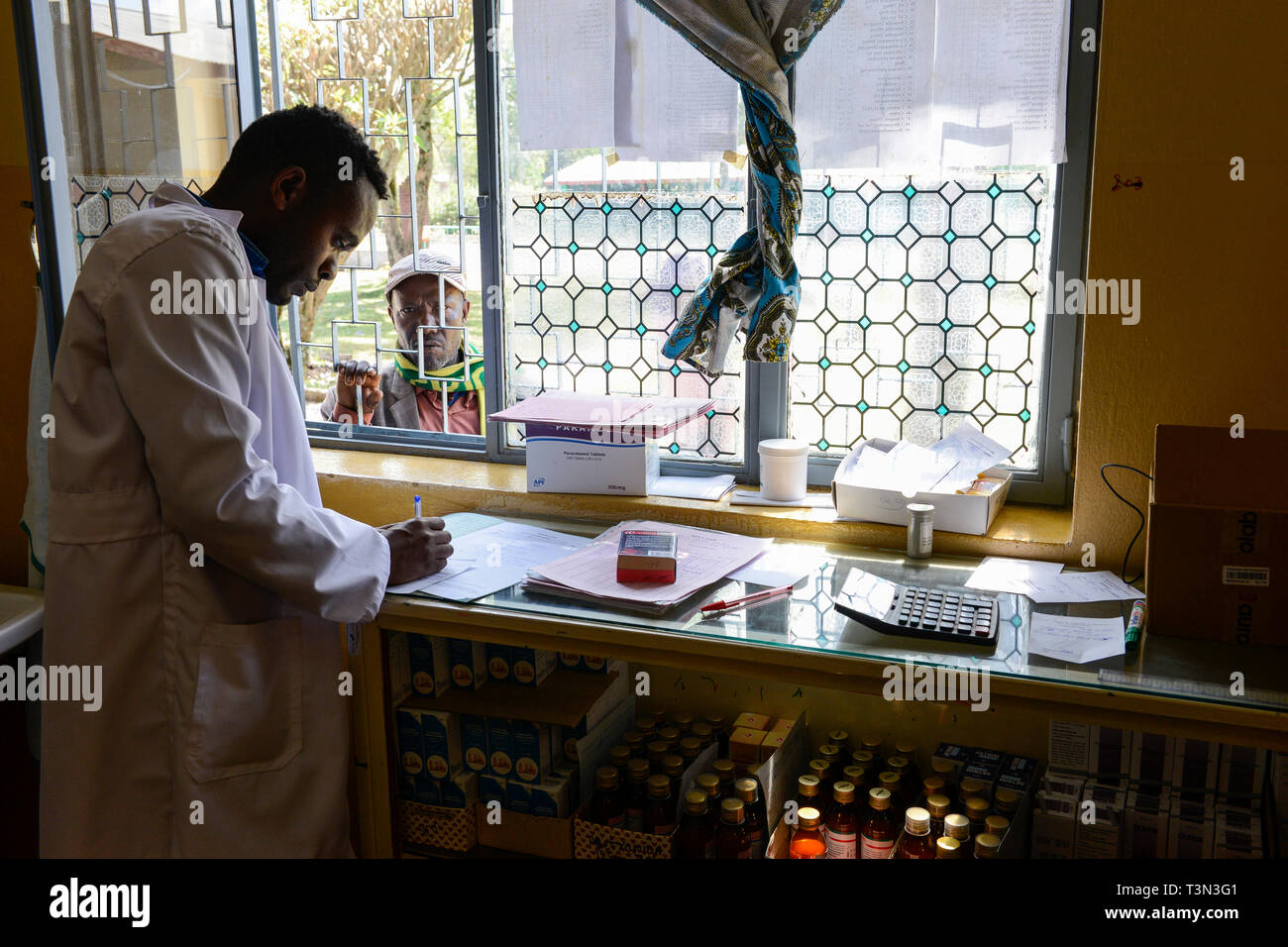 Etiopia Taza Catholic Health Center , dispensario / AETHIOPIEN Taza Catholic Health Center, Apotheke Foto Stock