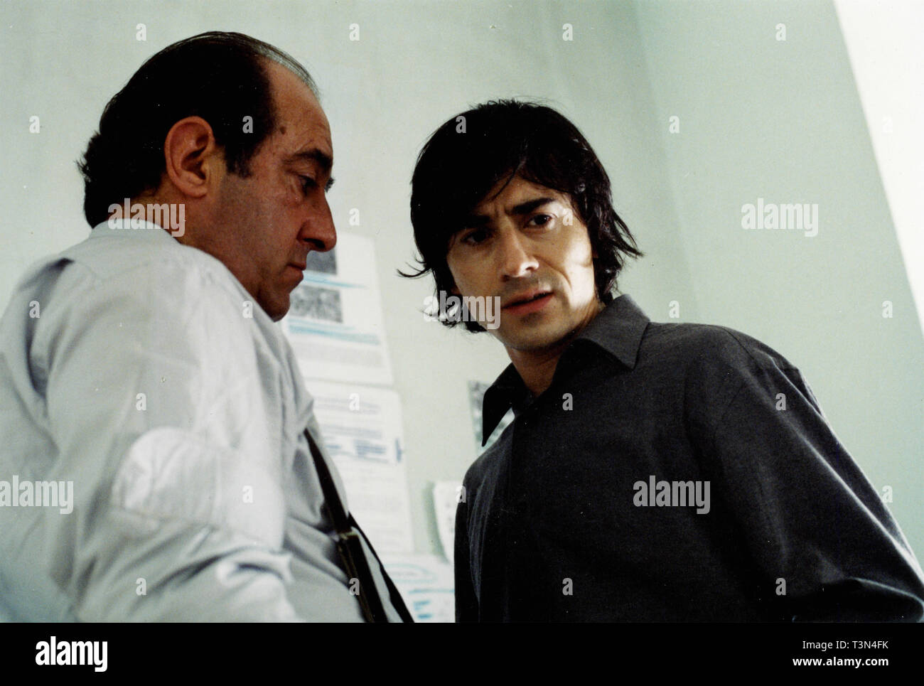 Gli attori Luigi Lo Cascio e Josè Angel Egido nel film Occhi di cristallo,  Italia degli anni novanta Foto stock - Alamy