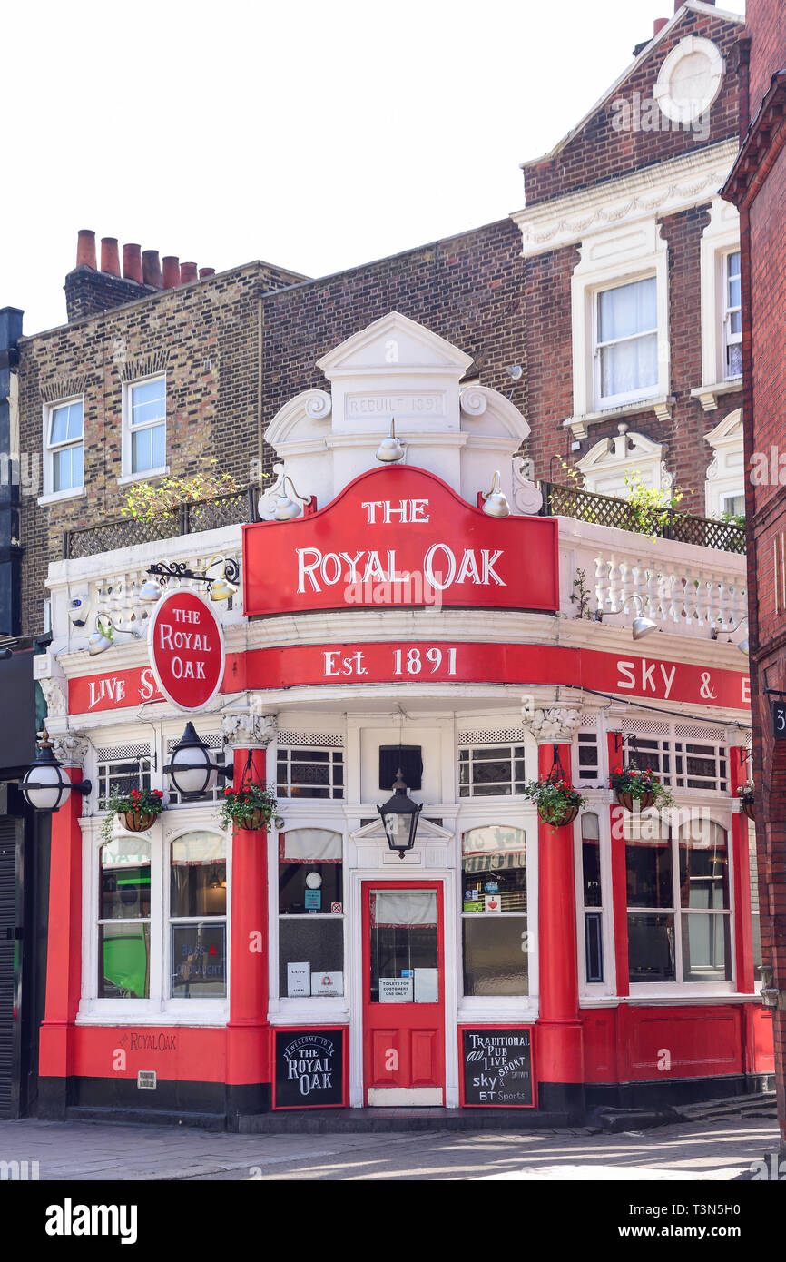 Il Royal Oak Pub, Kennington Lane, Vauxhall, London Borough di Lambeth, Greater London, England, Regno Unito Foto Stock