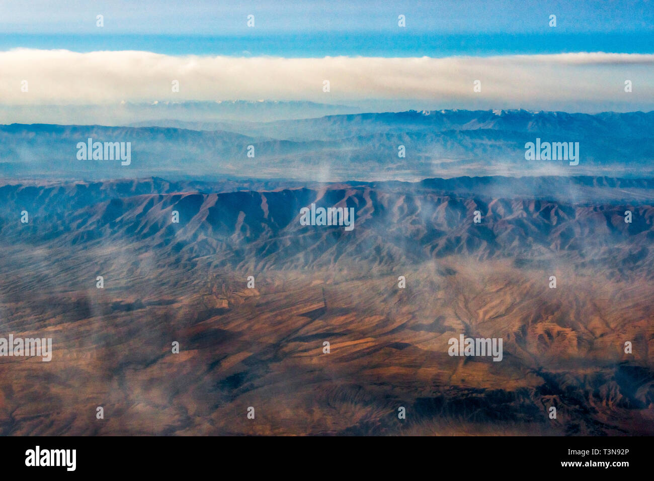 Vista aerea di Alatau Trans-Ili, parte del nord della montagna Tianshan, Kazakistan Foto Stock