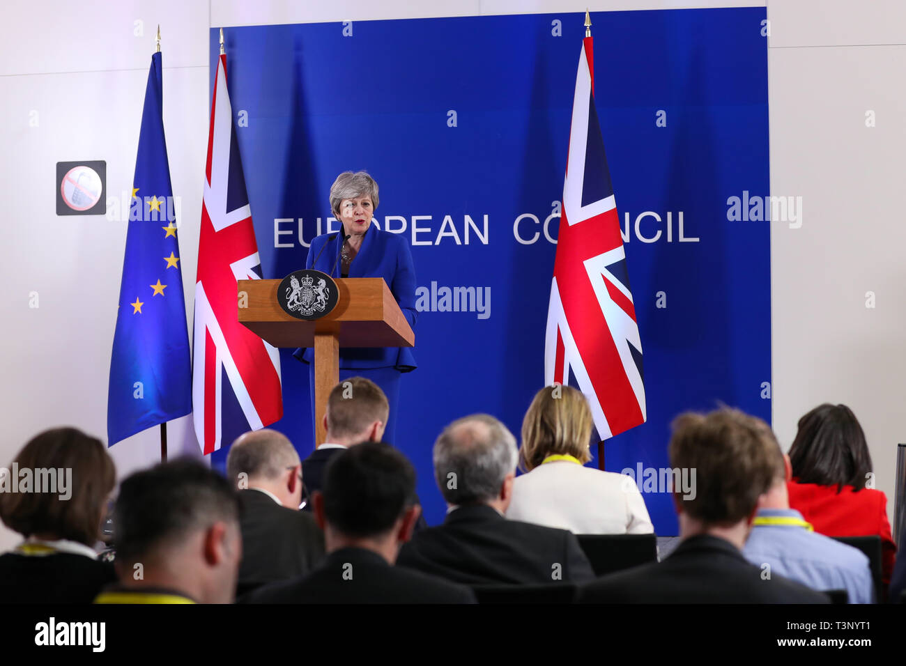 Bruxelles, Belgio. Xi Apr, 2019. Il Primo Ministro inglese Theresa Maggio ospita un briefing con la stampa dopo la riunione speciale del Consiglio europeo di Bruxelles, in Belgio, il 11 aprile 2019. I leader dell'Unione europea (UE)'s rimanenti 27 paesi membri hanno concordato di un flessibile di prolunga Brexit fino ad ottobre 31, Presidente del Consiglio europeo Donald Tusk ha detto qui a mezzanotte conferenza stampa maratona seguenti a porte chiuse i colloqui. Questo significa che la Gran Bretagna ha un termine supplementare di sei mesi per trovare la migliore soluzione possibile, detto il brosmio. Credito: Zhang Cheng/Xinhua/Alamy Live News Foto Stock