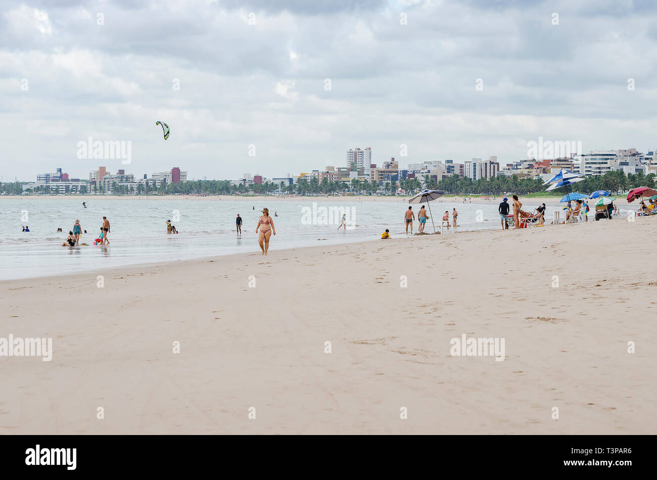 Cabedelo - PB, Brasile - 23 Febbraio 2019: persone locali e turisti che si godono la giornata a Ponta de Campina beach. Cabedelo PB Brasile. Nord-est Braz Foto Stock