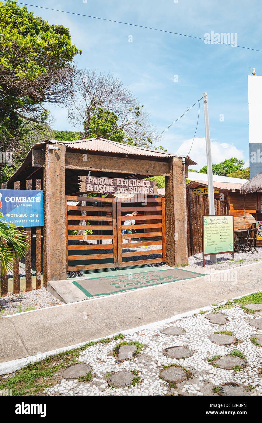 João Pessoa - PB, Brasile - 25 Febbraio 2019: ingresso del parco ecologico denominato Bosque Sonhos dos (sogno bosco). Parco locale, luogo ideale per il divertimento Foto Stock