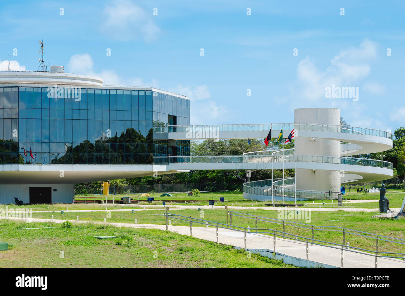 Joao Pessoa PB, Brasile - 25 Febbraio 2019: Edificio progettato dall'architetto Oscar Niemeyer chiamato Estacao Cabo Branco (cavo bianco station), scienc Foto Stock