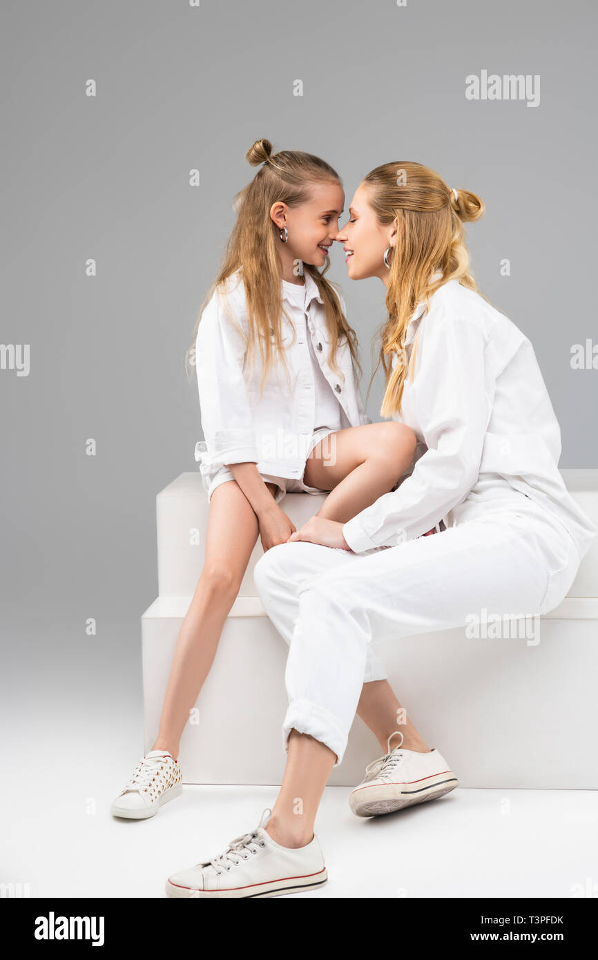 Petting sister. Петтинг с маленькой девочкой. Petting с сестрой. Первый детский петтинг.