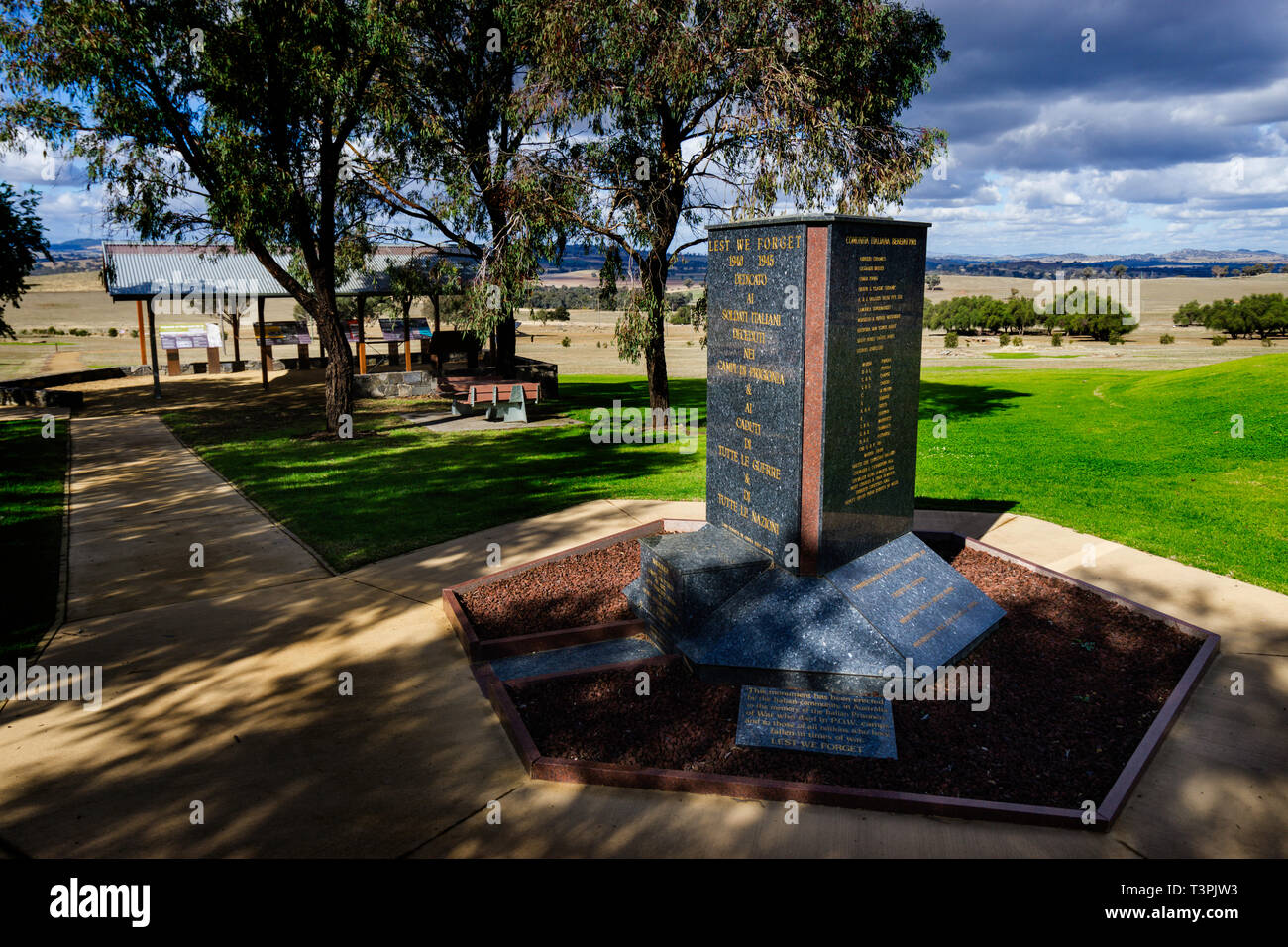 Memoriale per i prigionieri di guerra italiani che morì a Cowra prigioniero di guerra e di internamento Camp, Cowra NSW Australia Foto Stock