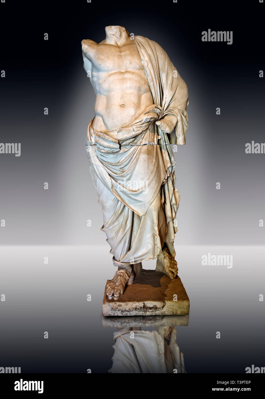 Statua greca di una figura maschile, II sec. a.c. greco periodo ellenistico, dalla Pergamon ( Bergama ) , la Turchia. Istanbul museo Archeologico Inv 2707 T. Foto Stock