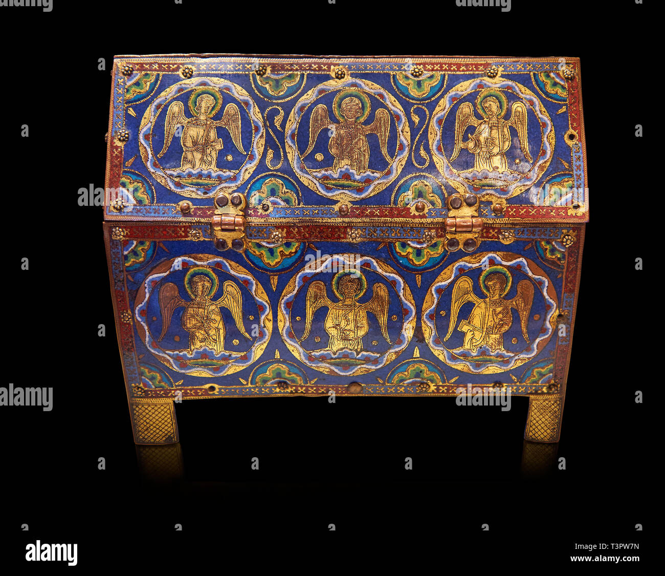 Medievale scatola smaltata raffiguranti angeli, circa12th secolo da Limoges, smalto su oro. Annuncio. Il museo del Louvre di Parigi. Foto Stock