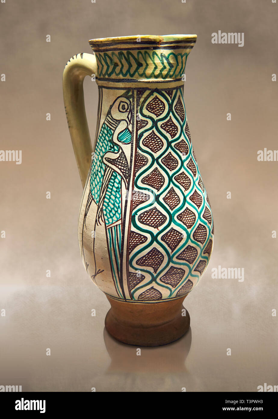 Medieval Caraffa in ceramica realizzati in Orvieto e Siena, Italia, alla fine del XIV secolo. Da Faience. inv 7394, il museo del Louvre di Parigi. Foto Stock