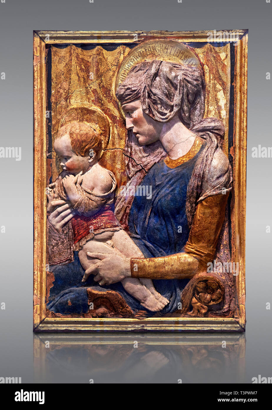 Dipinto di rilievo in terracotta raffigurante la Vergine e il bambino da Niccolo Bardi meglio noto come Donatello. Fatto a Firenze intorno al 1386. Inv RF 353, T Foto Stock