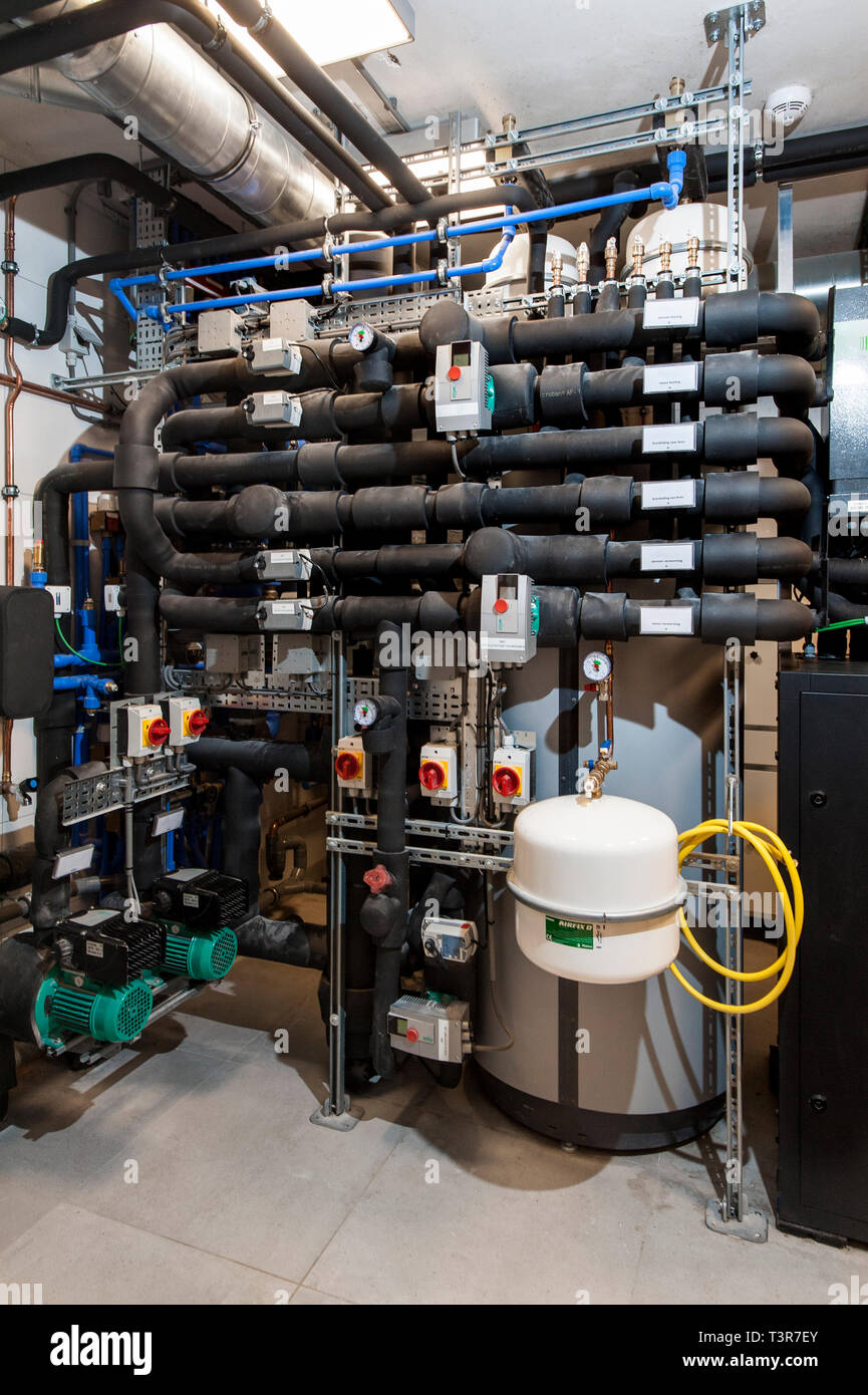 Verwarmingsinstallatie in een woonhuis. Foto Stock