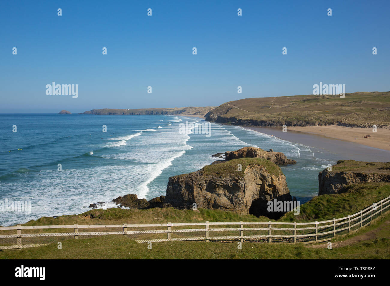 Perranporth North Cornwall Inghilterra REGNO UNITO una delle migliori spiagge della Cornovaglia per il surf Foto Stock