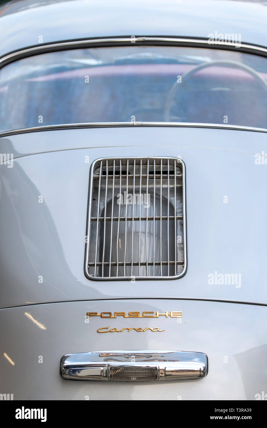 Porsche 356 Carrera auto a Bicester Heritage Centre, Oxfordshire, Inghilterra Foto Stock