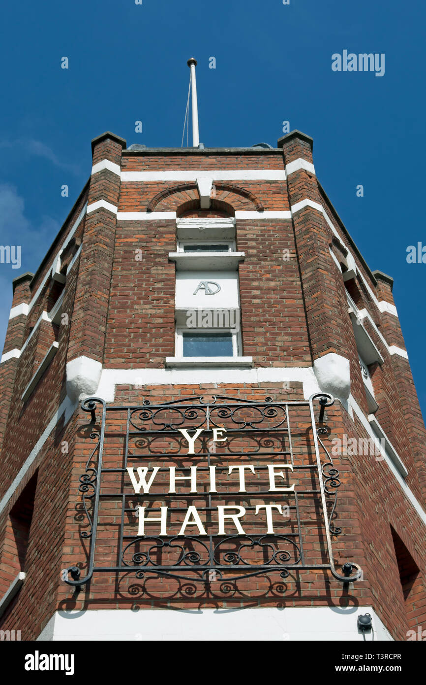 Esterno che mostri il nome segno del White Hart pub di Barnes, a sud-ovest di Londra - Inghilterra Foto Stock