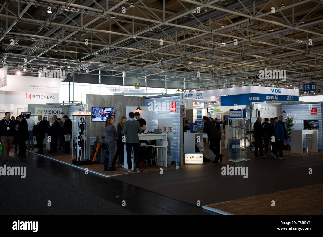 Impressioni di diversi automazione integrata, motion e rigidi e fabbrica digitale e integrato in materia di energia agli stand alla fiera di Hannover Foto Stock