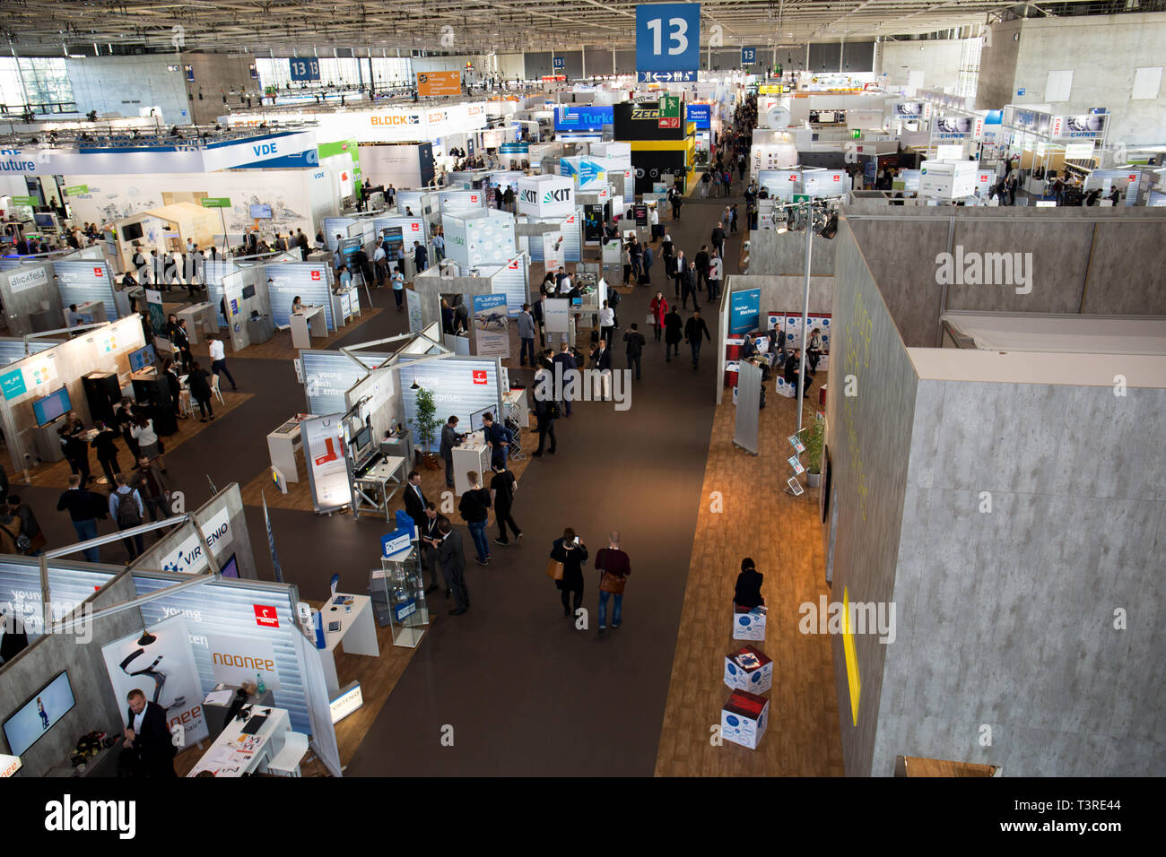 Impressioni di diversi automazione integrata, motion e rigidi e fabbrica digitale e integrato in materia di energia agli stand alla fiera di Hannover Foto Stock