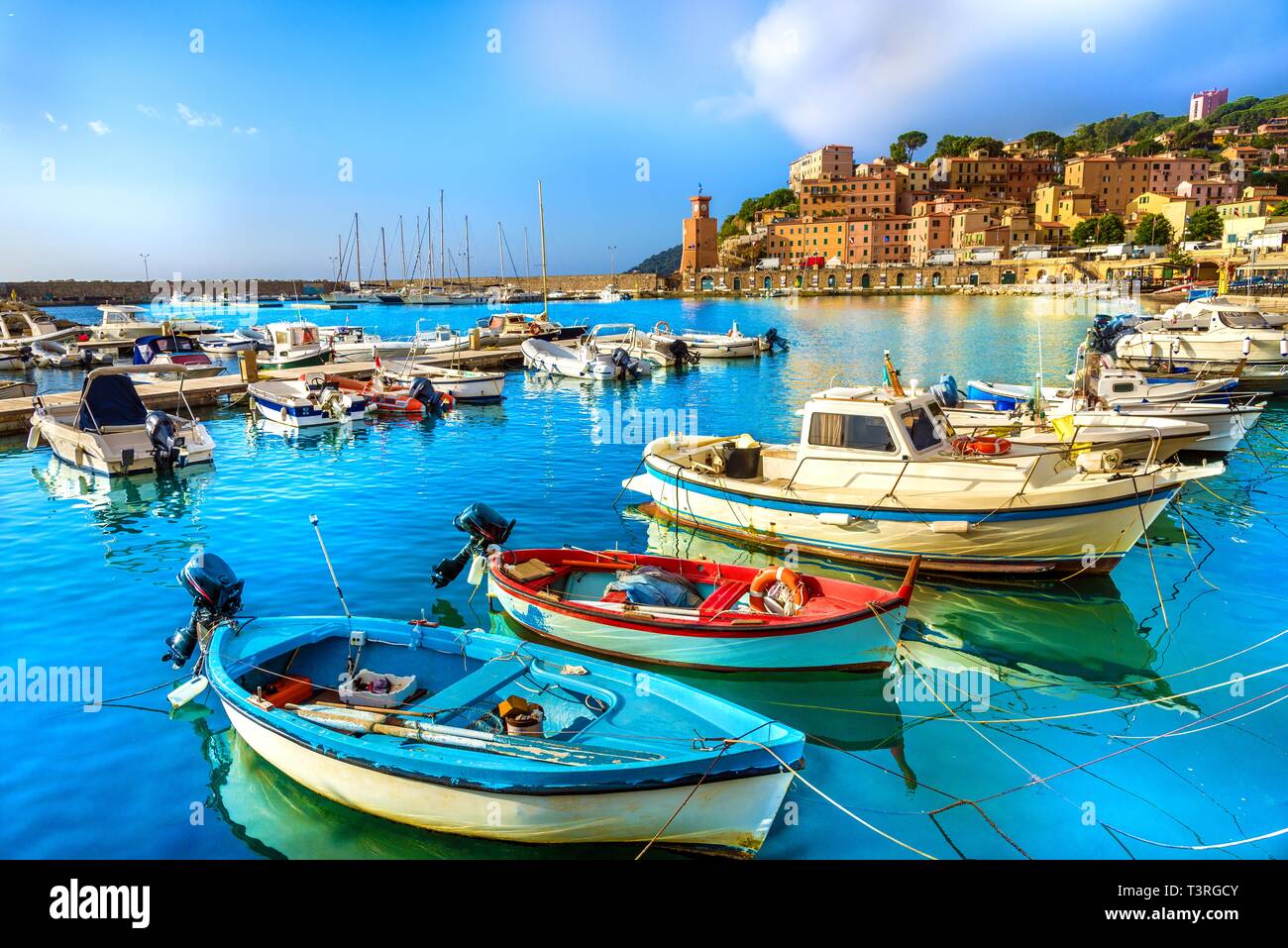 Porto e paese di Rio Marina, Isola d'Elba isole, Toscana, Italia Foto Stock
