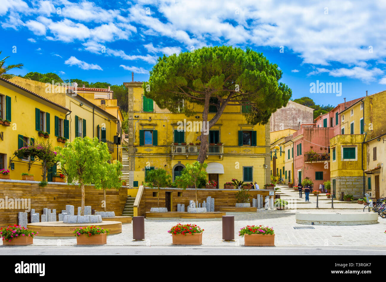 Strada di città di Marina di Campo a Isola d'Elba, Toscana, Italia. Foto Stock