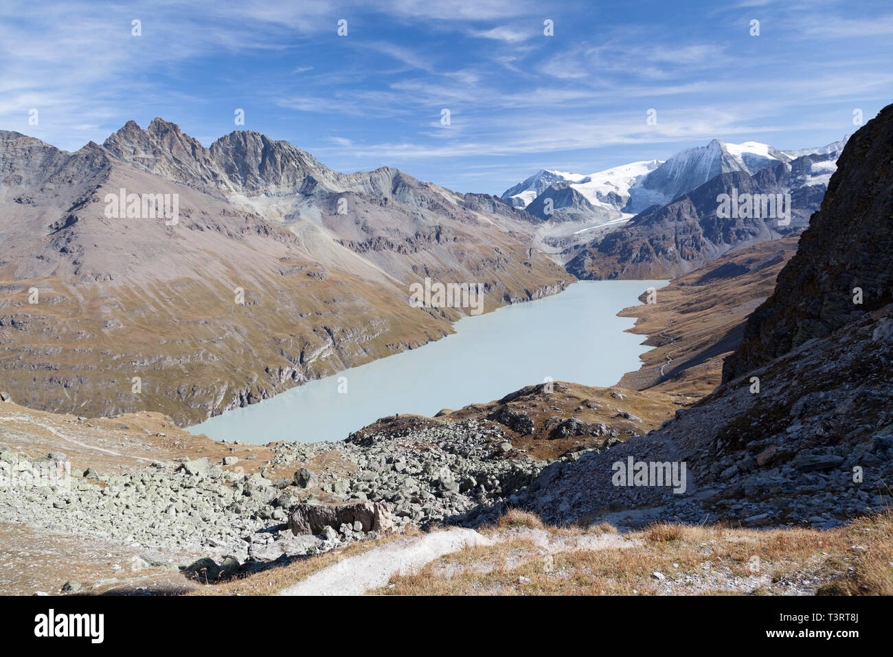 Vista del Lac des Dix dal Col des Roux. Foto Stock