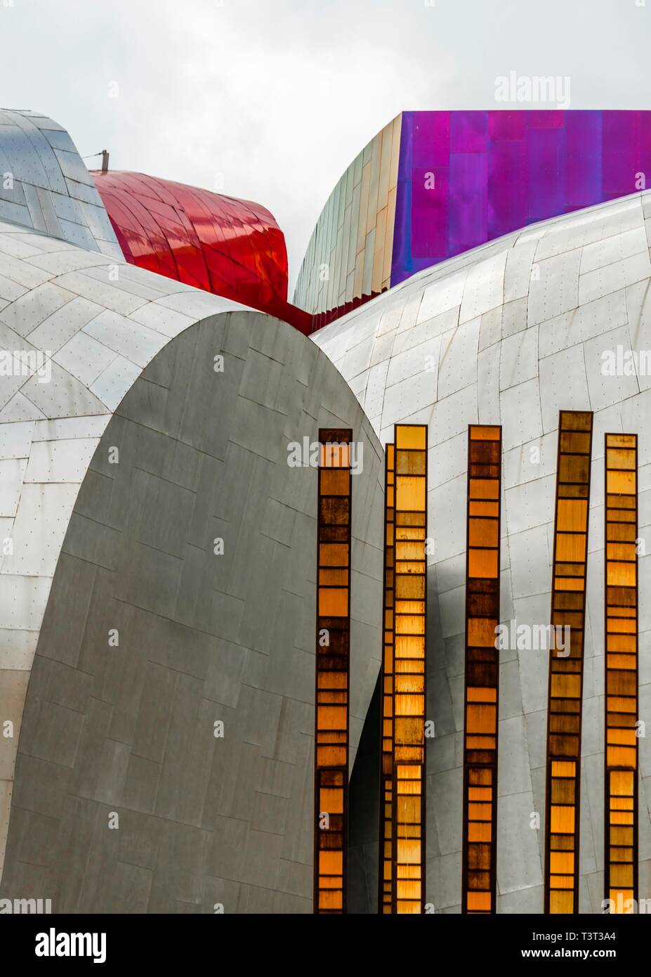 La facciata esterna del museo di cultura pop, MoPOP, architetto Frank Gehry, Seattle, Washington, Stati Uniti d'America Foto Stock